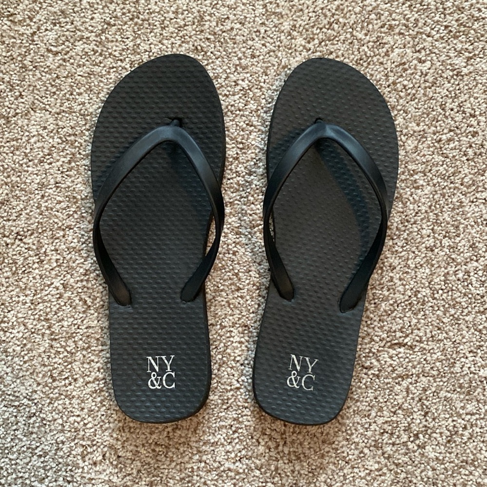 NWOT NY&Co Black Flip-Flops